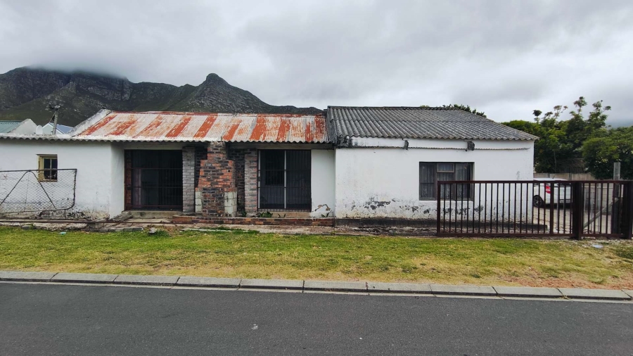 7 Bedroom Property for Sale in Kleinmond Western Cape